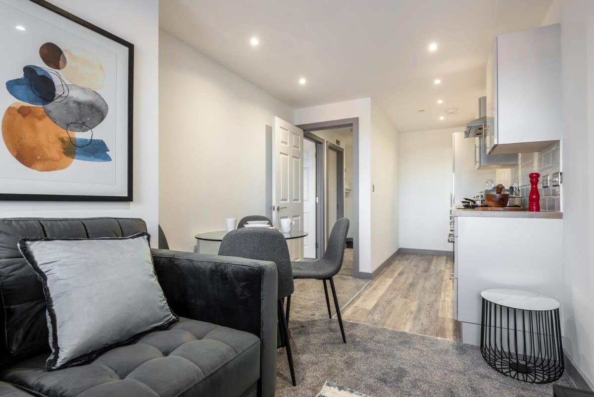 Contemporary 1 Bedroom In Hull Apartment *
