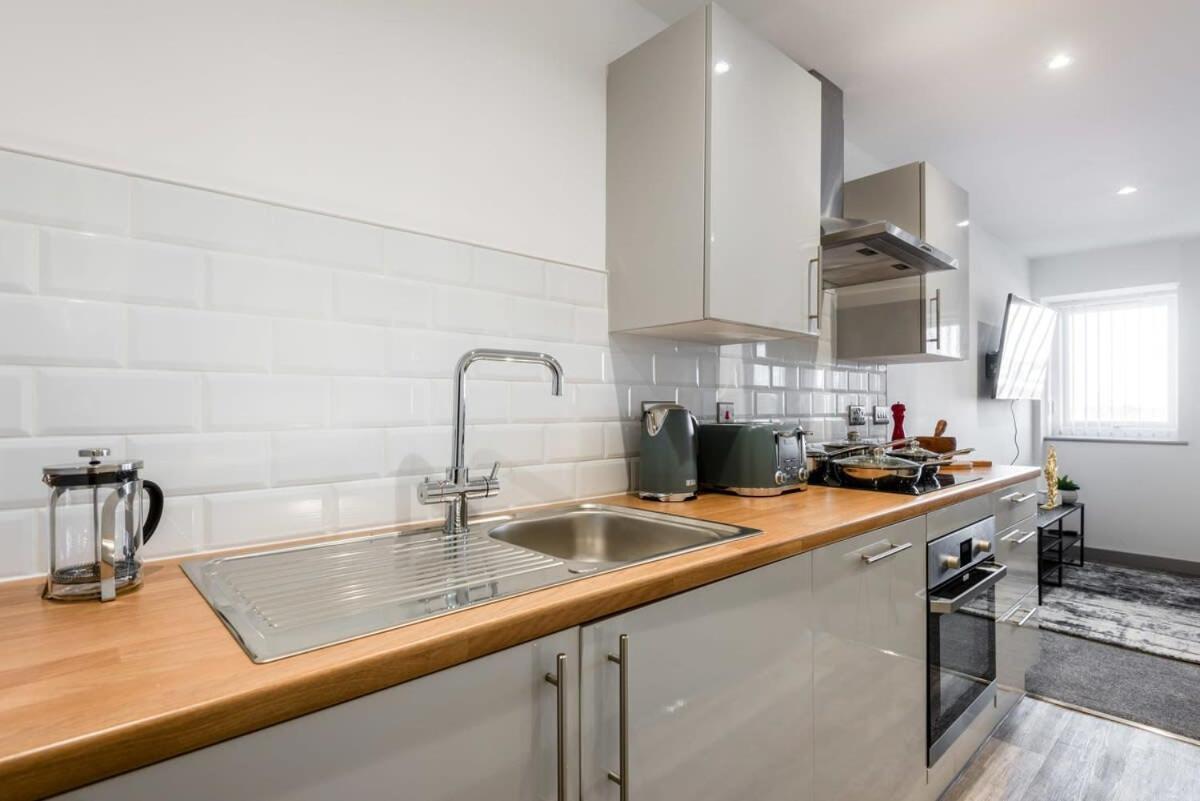 Contemporary 1 Bedroom In Hull